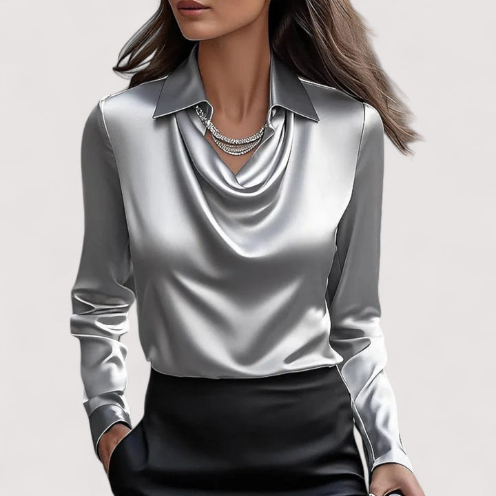Charlotte – Elegantna Satenska Bluza s V-Izrezom